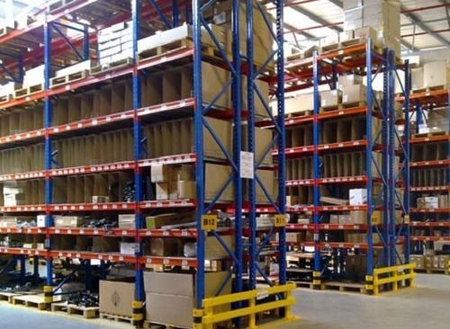 Adjustable pallet racks